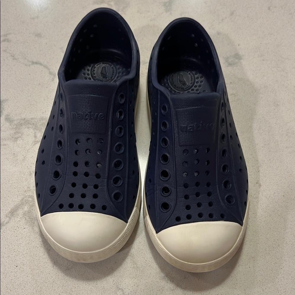 Native toddler shoes size 9 Navy Blue unisex
